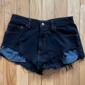 LEVI Jet black cut off denim shorts